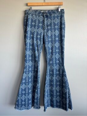ROCK & ROLL DENIM WOMEN'S HIGH RISE BLUE AZTEC BELL BOTTOM JEANS Size 29 x 32